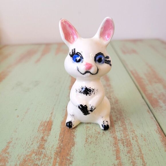 Kitschy Vintage Handpainted Hobbyist Anthropomorphic Bunny Rabbit Figurine - Picture 1 of 10